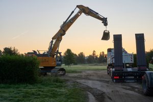 Jetzt rollen die Bagger. Die Bauarbeiten für das Gelände zur Landesgartenschau Neuss 2026 konnten wie geplant nach dem berühmten Neusser Bürger-Schützenfest starten. | Foto: Thomas Mayer Archive